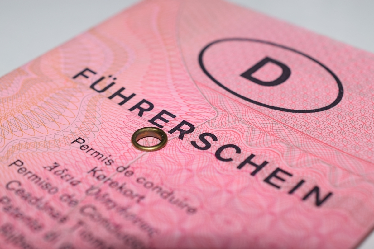 ARE CONNECTING FÜHRERSCHEIN O Führerschein Eigentumswohnungserlaubnis Adra Obryboru Korekort Coadinas Tom